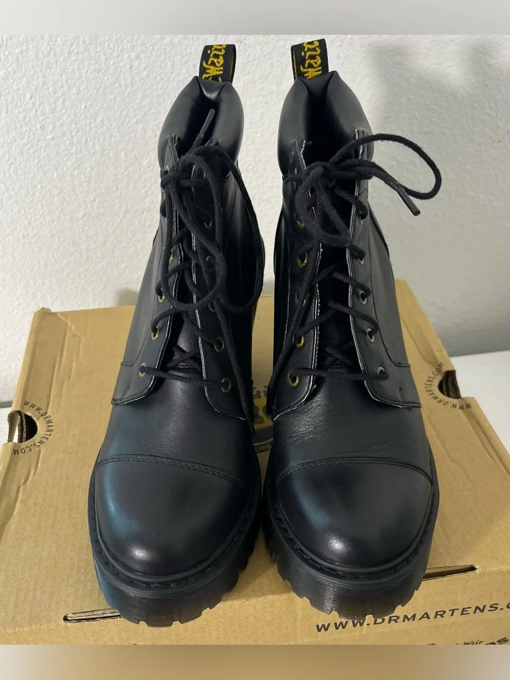 NEW Dr. Martens Areril Leather Heeled Ankle Black Boots Lace Up Size 7